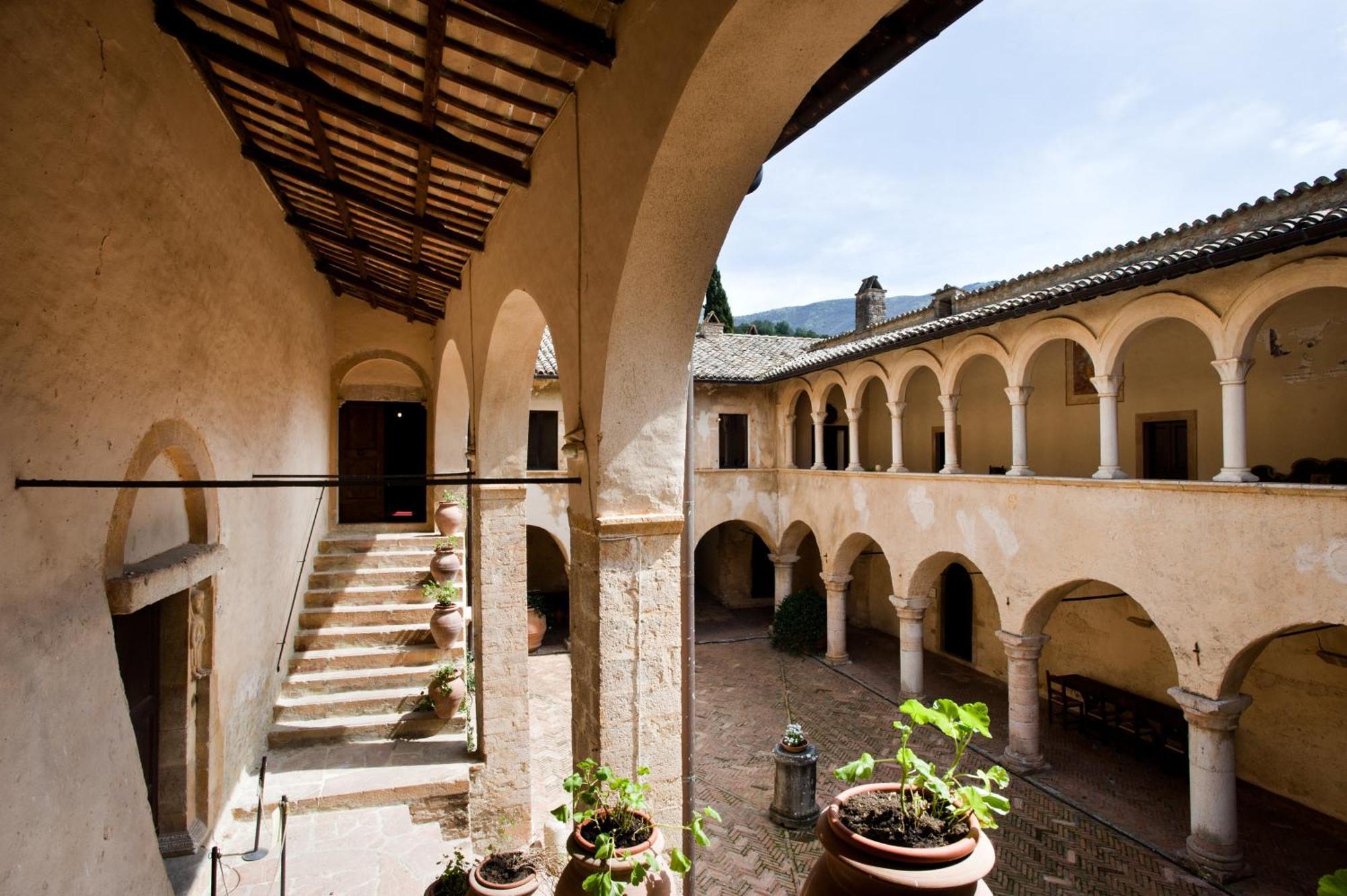 Abbazia San Pietro In Valle フェレンティッロ エクステリア 写真