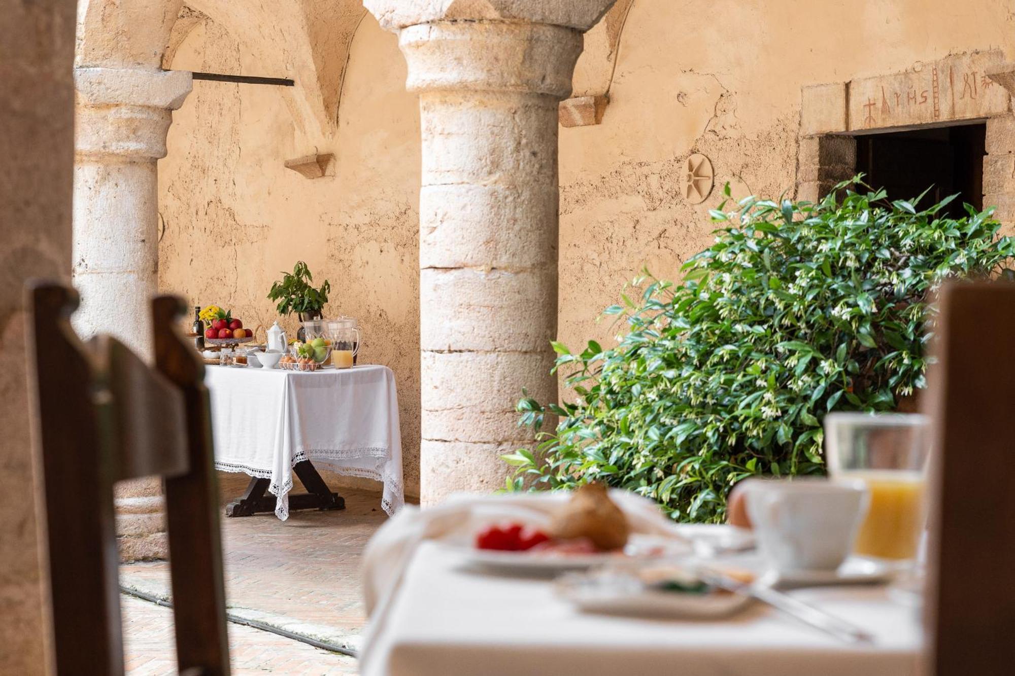 Abbazia San Pietro In Valle フェレンティッロ エクステリア 写真
