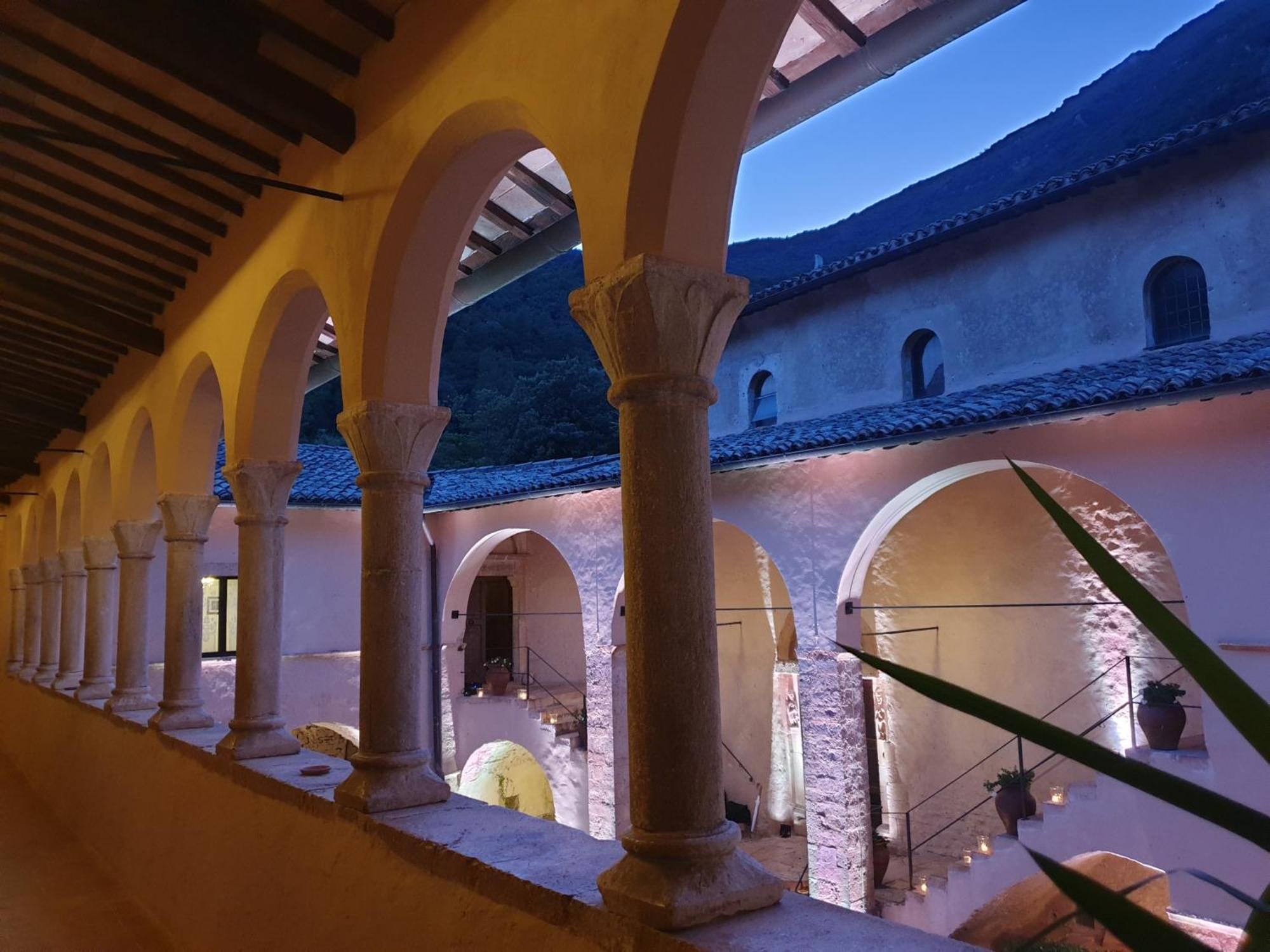 Abbazia San Pietro In Valle フェレンティッロ エクステリア 写真