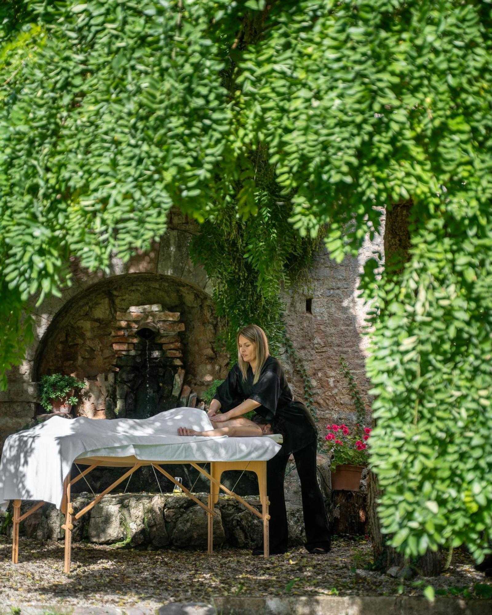 Abbazia San Pietro In Valle フェレンティッロ エクステリア 写真